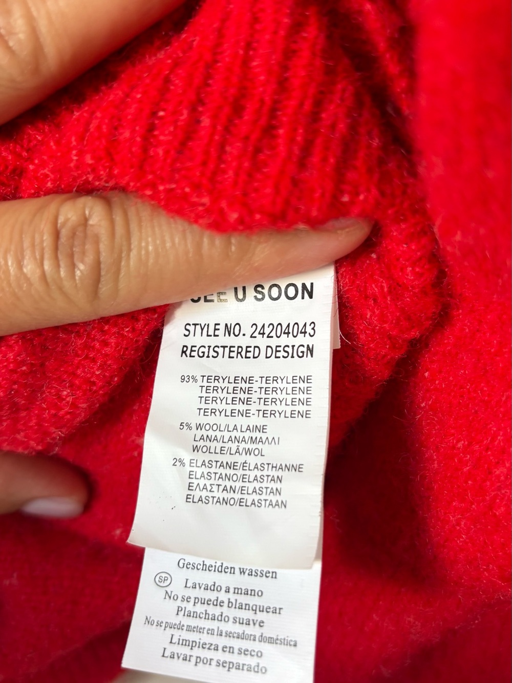 Red sweater - Picture 4 of 4